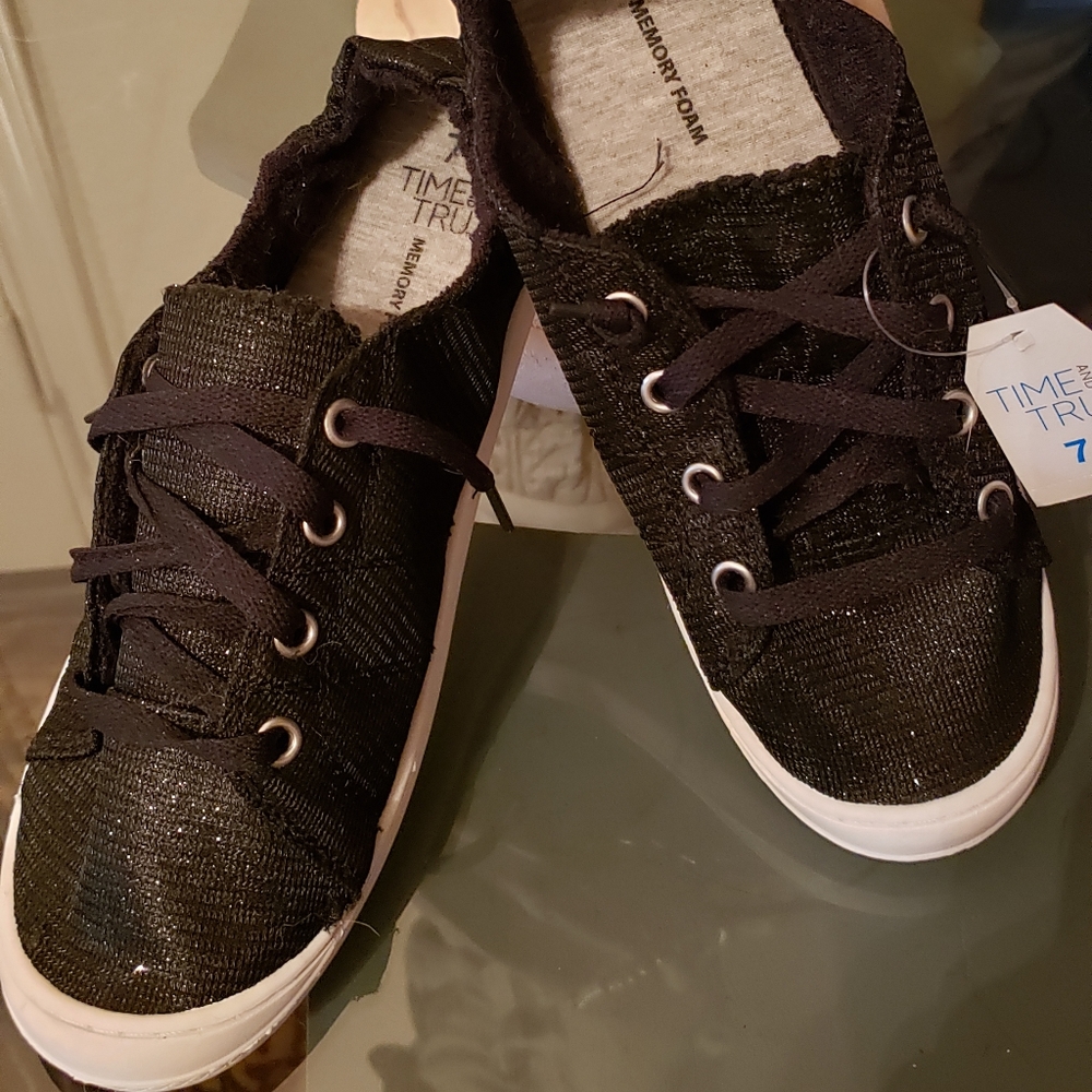 Time And Tru women's memory foam casual sneakers